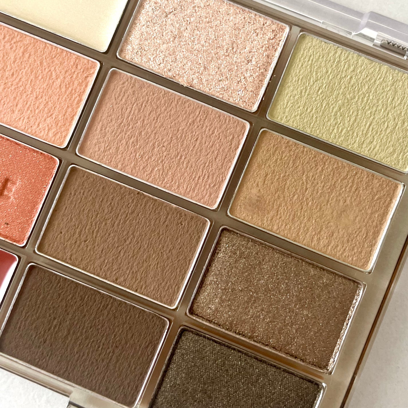 ソフトブラーリングアイパレット/wakemake/アイシャドウパレットを使ったクチコミ(3枚目)