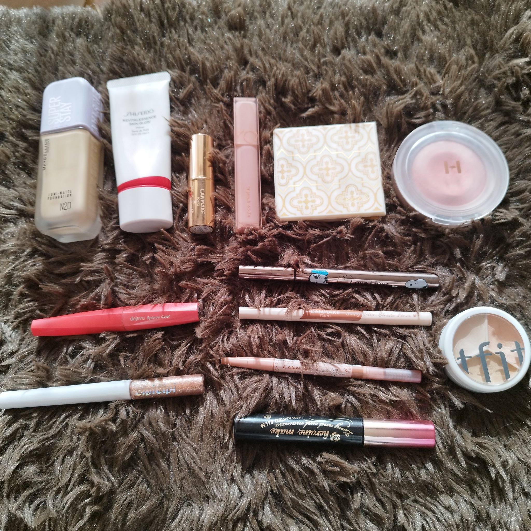 \ ㊗️誕生日当日のメイク🎂 /
久しぶりにガッツリメイクしました👀💄💖

10個以上アイテムを使ったので載せきれていませんが

💐#SHISEIDO
#エッセンス スキングロウ プライマー
冬なのでSPF低くても、大丈夫で保湿力