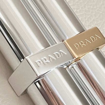モノクローム ウェイトレス リップカラー(マット レザー)/PRADA BEAUTY/口紅を使ったクチコミ(5枚目)