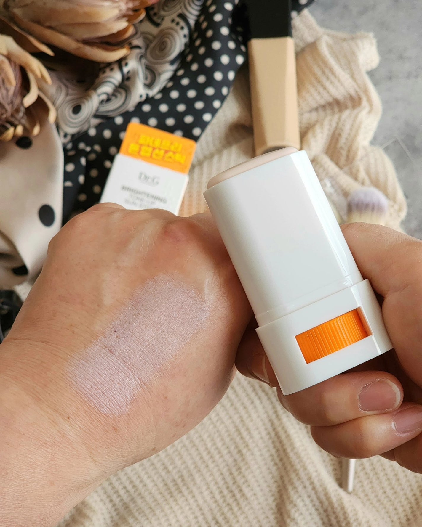 ブライトニングアップサンスティック SPF50+ PA++++/Dr.G/日焼け止めスティックを使ったクチコミ(3枚目)