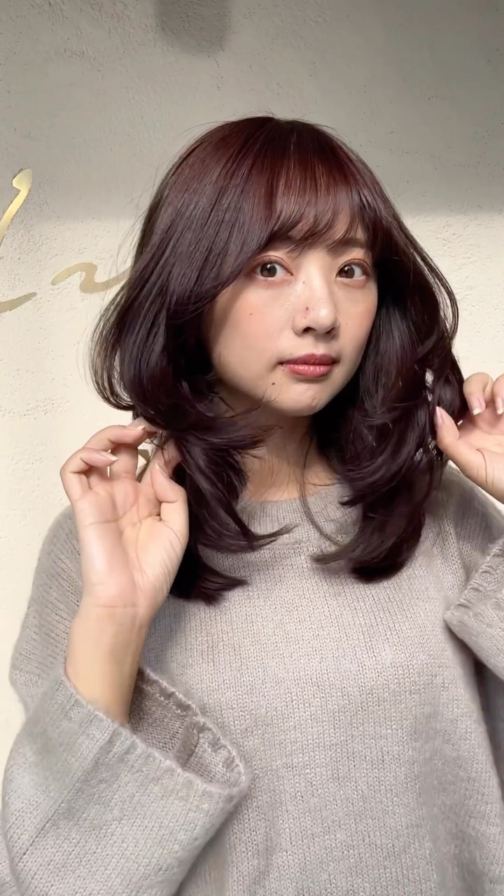 人気スタイルと、人気カラー❤️🤎💇🏼‍♀️
ほんのり赤みのある、
#ベリーシコラカラー
艶感があってとっても人気です！☀️

カットは、
#レイヤーミディアム
ワンカールで可愛い😍❤️
#レイヤーカット