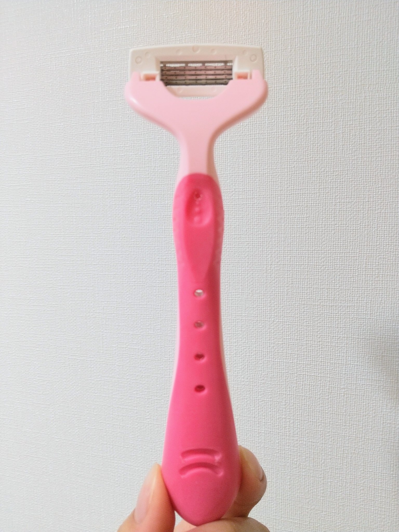 貝印 ボディ用カミソリ　ピュアコマチのクチコミ「ご覧いただきありがとうございます🤗

とりあえずのカミソリがほしくて
ドラッグストアで見掛けた.....」（3枚目）