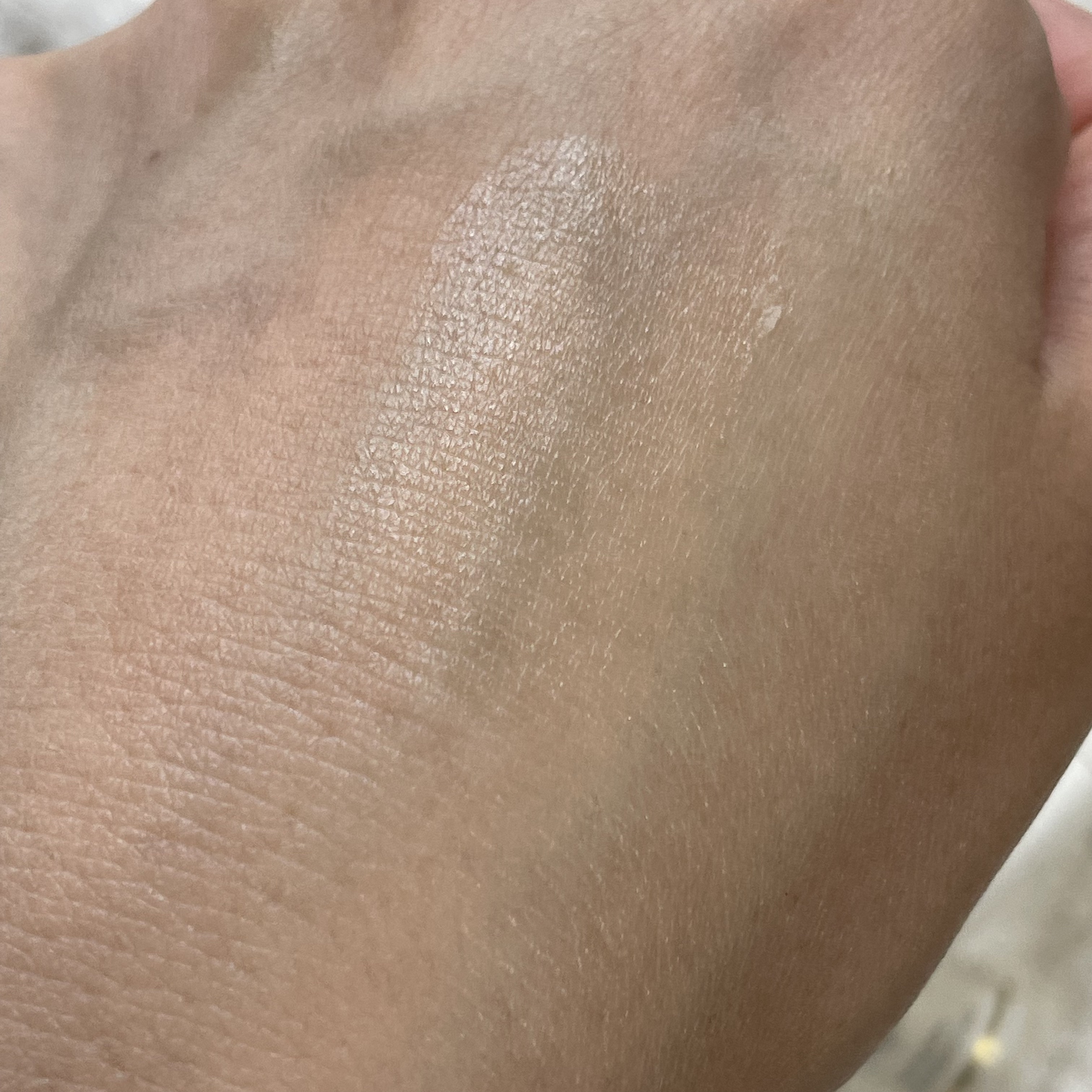 ホワイトトリュフナリシングセラムリップバーム/ダルバ/リップバームを使ったクチコミ（3枚目）