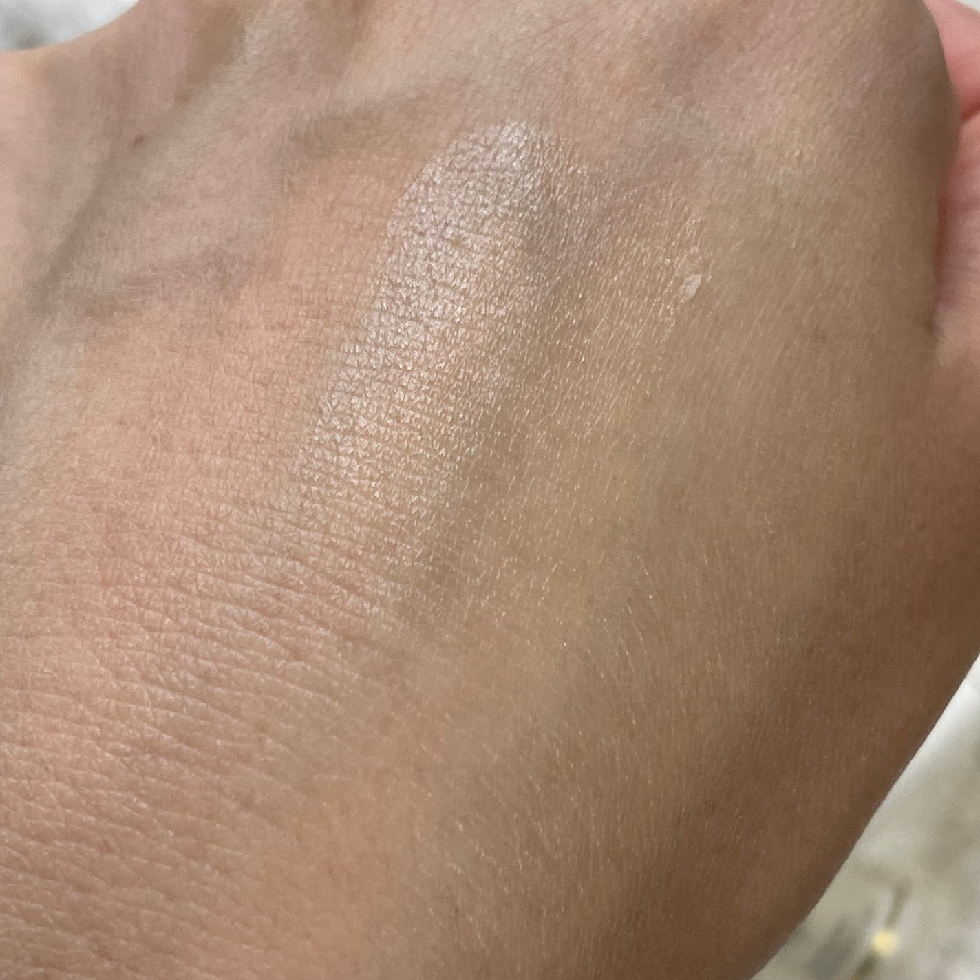 ホワイトトリュフナリシングセラムリップバーム/ダルバ/リップバームを使ったクチコミ(3枚目)