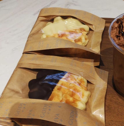 ひろちゃん on LIPS 「ゴディバカフェ本日初めてのcafe☕GODIVAcafe***..」(4枚目)