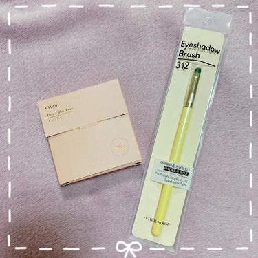 ⁡
ETUDE
プレイカラーアイズ
カサフィグ
⁡
ETUDEの新作😭✨
⁡
絶対イエベって分かってたけどかわいくて買ってしまった！
⁡
イチジク色がかわいい♡
⁡
アイシャドウブラシも付いてきた...