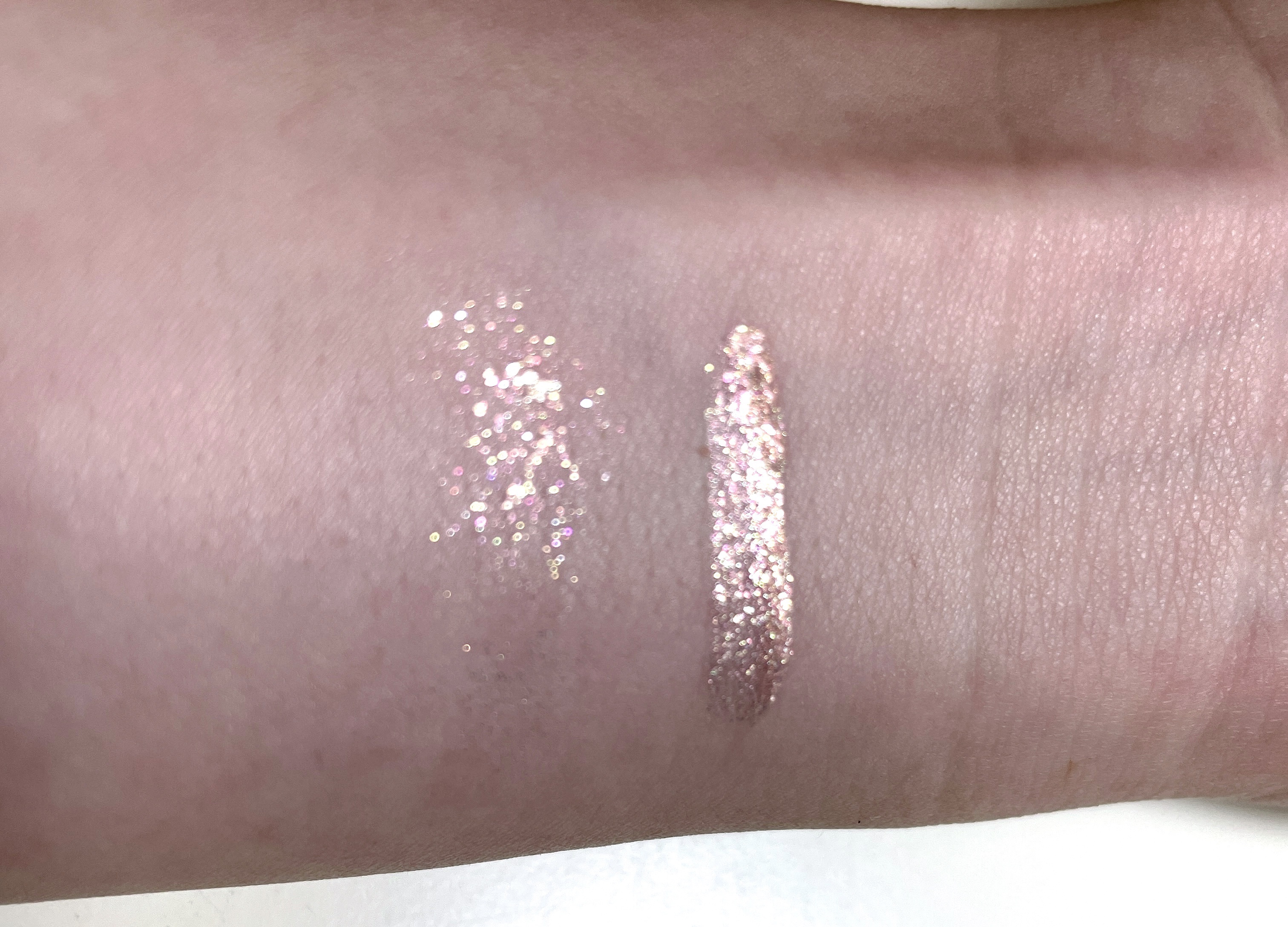 ザ リキッド アイシャドウ　ウルトラスパークル 001 One Little Thing/ADDICTION/リキッドアイシャドウを使ったクチコミ（3枚目）