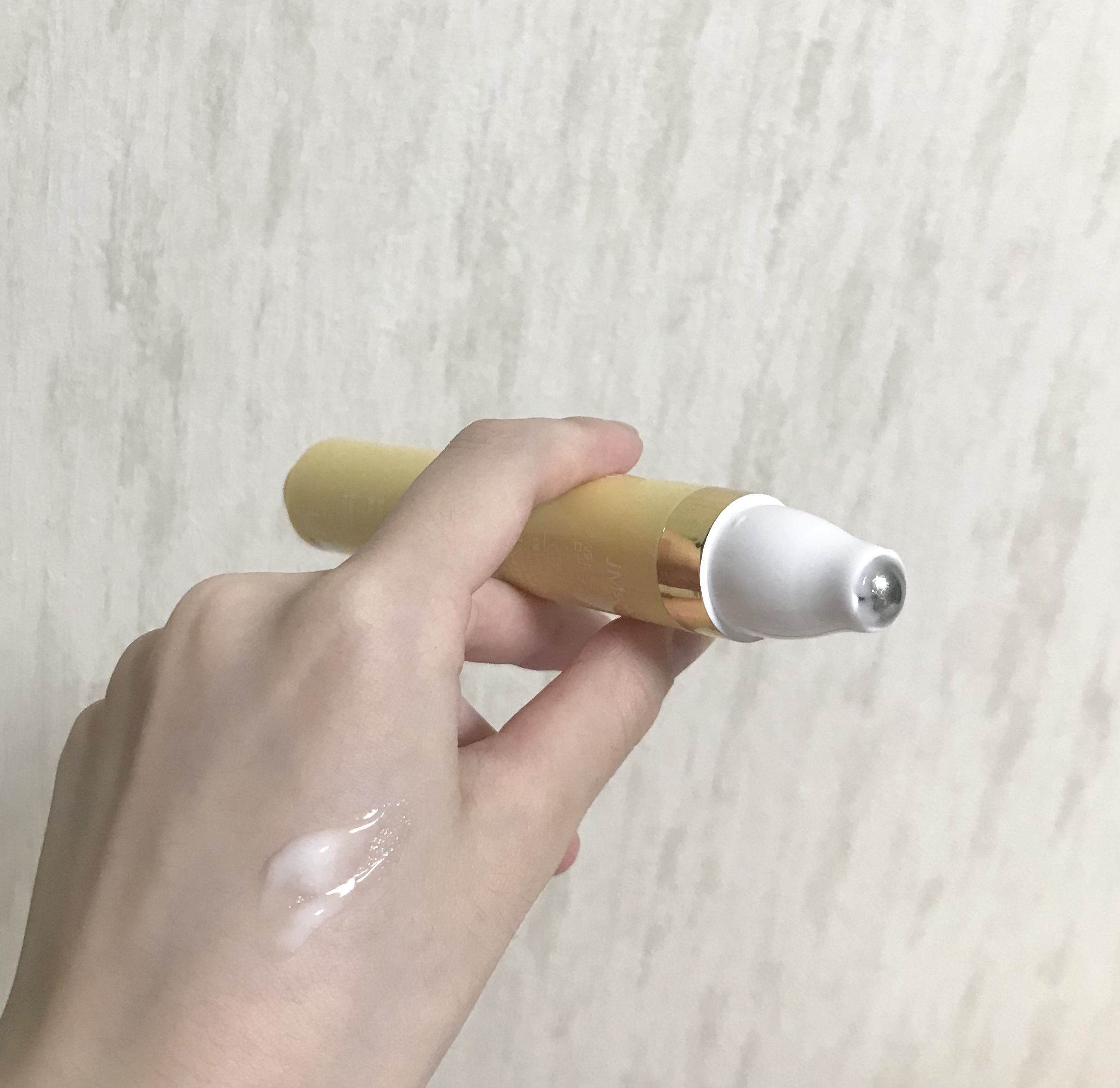 V9ビタミンアンプルロールオンアイクリームクリア/JMsolution/アイケア・アイクリームを使ったクチコミ（2枚目）