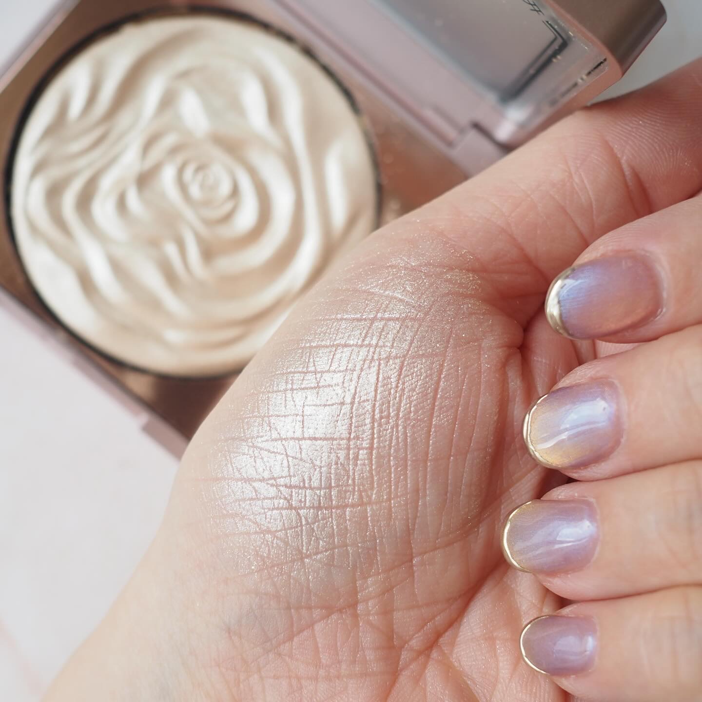 双花彫刻 ハイライト/花西子/パウダーハイライトを使ったクチコミ（1枚目）