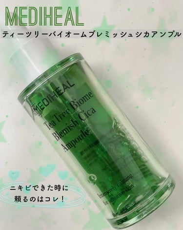 #MEDIHEAL    ティーツリーバイオームブレミッシュシカアンプル
¥3740/50ml

韓国の化粧品口コミサイト「ファヘ」にて2020年下半期エッセンス、アンプル、セラム部門で1位を獲得したアイテム。

┈┈┈┈┈┈┈┈┈┈

肌荒れを落ち着かせる高濃縮美容液。
無香料らしいんだけど少し草っぽい香りがする気がするけど全然嫌ではない香り！
サラッとしていて軽めのアンプルだから脂性肌や敏感肌にも◎。お肌の油分・水分バランスを整えて、潤いを与えるリフレッシングアンプル。
馴染ませると吸収が早くてべたつきは全くない。夏とか軽めのスキンケアしたい時にはぴったり！
保湿力は全然ない気がする。でもニキビできてる時にこれ使うとめっちゃいいー！効果は人によるから効かない人もたぶんいるんだと思うけどわたしのニキビとは相性よかった✨
夜のスキンケアの時に赤ニキビとかニキビできそうな部分には念入りに馴染ませてて使ってる。大体スポイトで2-3回くらい。赤ニキビとかは次の日の朝には小さくなって赤みもよくなってる。ニキビできた時はいつもこれ使ってる♡
そろそろなくなりそうなんだけどリピートする✨


#mediheal(メディヒール)    #ティーツリーバイオームブレミッシュシカアンプル
#ニキビケア  #韓国スキンケア #買って後悔させません の画像 その0