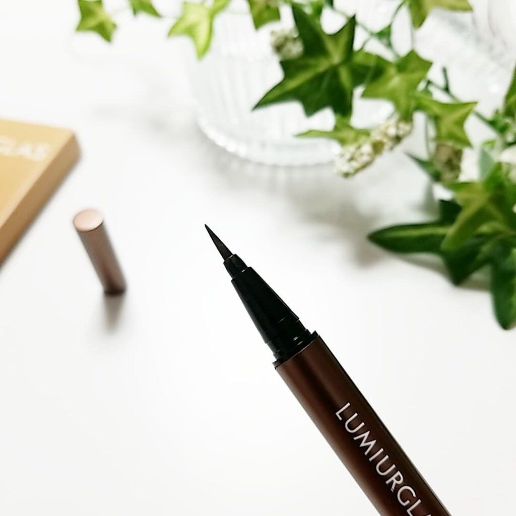 スキルレスライナー/LUMIURGLAS/リキッドアイライナーを使ったクチコミ(2枚目)