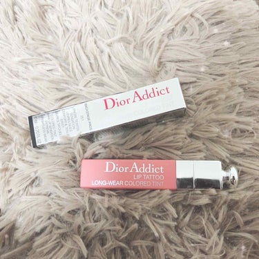 Dior は可愛さの中にも上品さがある見た目が可愛い👼🏻💞

見た目だけじゃなく、色味も可愛くてつい店頭で見てるといろんな色を買いたくなっちゃう。。

このリップタトゥーはつけてから全く落ちないかと言わ