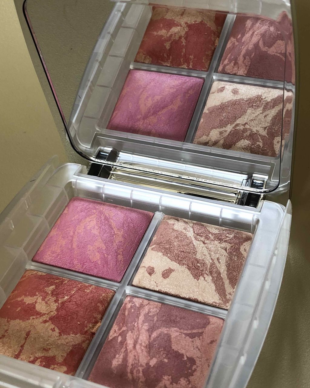 AMBIENT™ LIGHTING BLUSH QUAD - GHOST/HOURGLASS/パウダーチークを使ったクチコミ（1枚目）