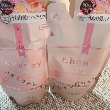 ＆honey
メルティ モイストリペア
シャンプー トリートメント


良い匂いに惹かれて買いました☆
＆honeyは普通のをずっとリピしていて
お気に入りです

新しいこのメルティは
シャンプーがピュ