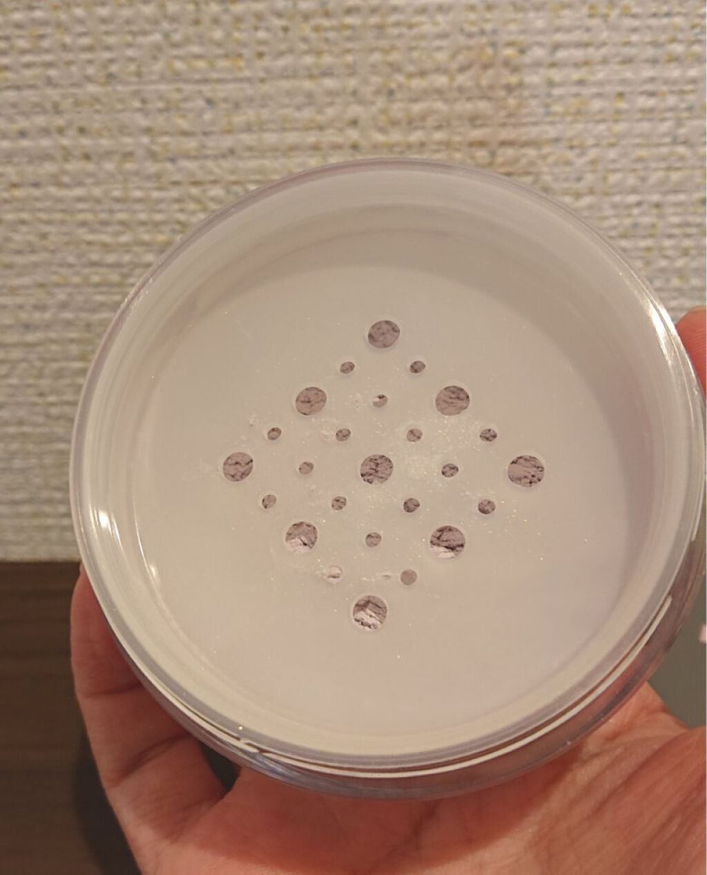 フィニッシングパウダー グロー/チャコット・コスメティクス/ルースパウダーを使ったクチコミ(2枚目)