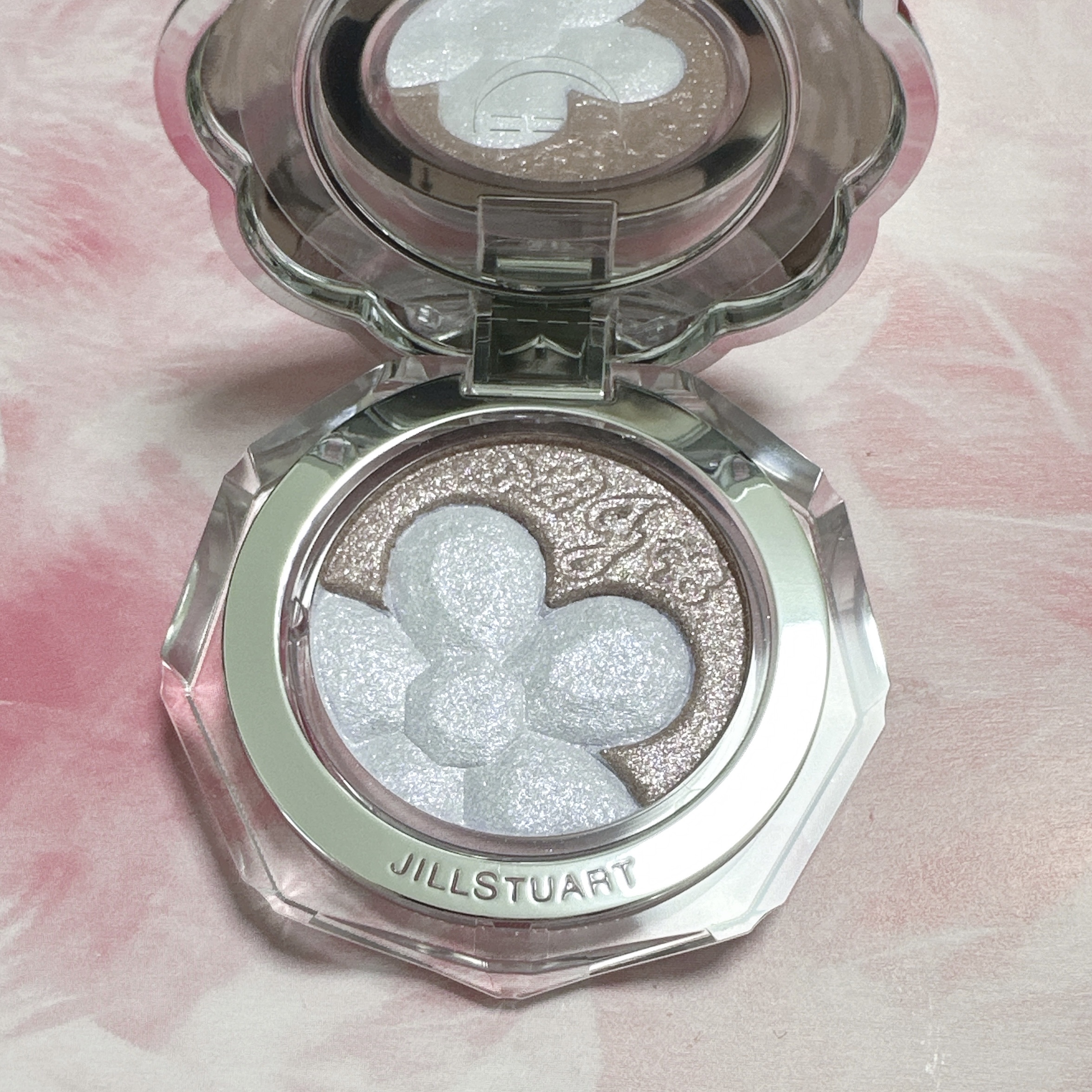 ジルスチュアート クリスタルブルーム ペタルクチュールアイズ デュオ 10 moonlight magic petals/JILL STUART/アイシャドウパレットを使ったクチコミ（2枚目）
