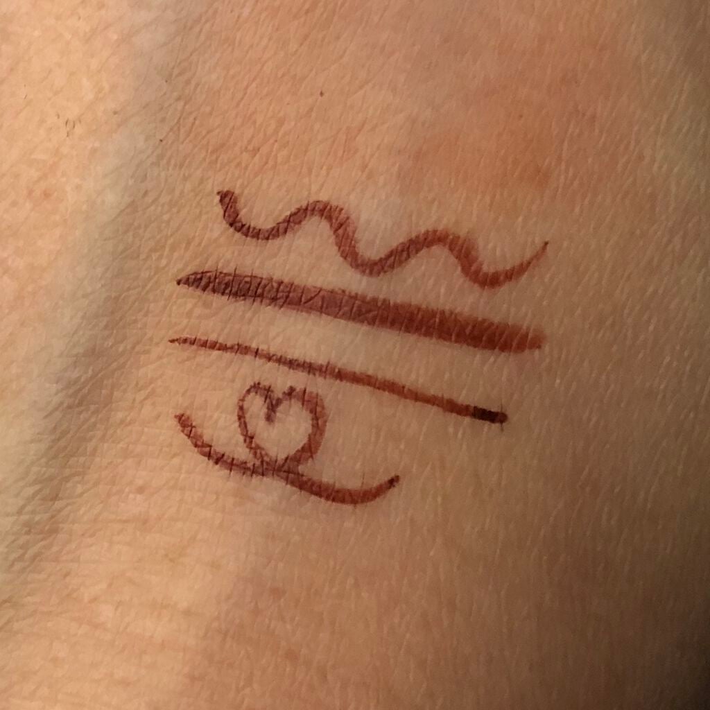 「密着アイライナー」ショート筆リキッド/デジャヴュ/リキッドアイライナーを使ったクチコミ(4枚目)