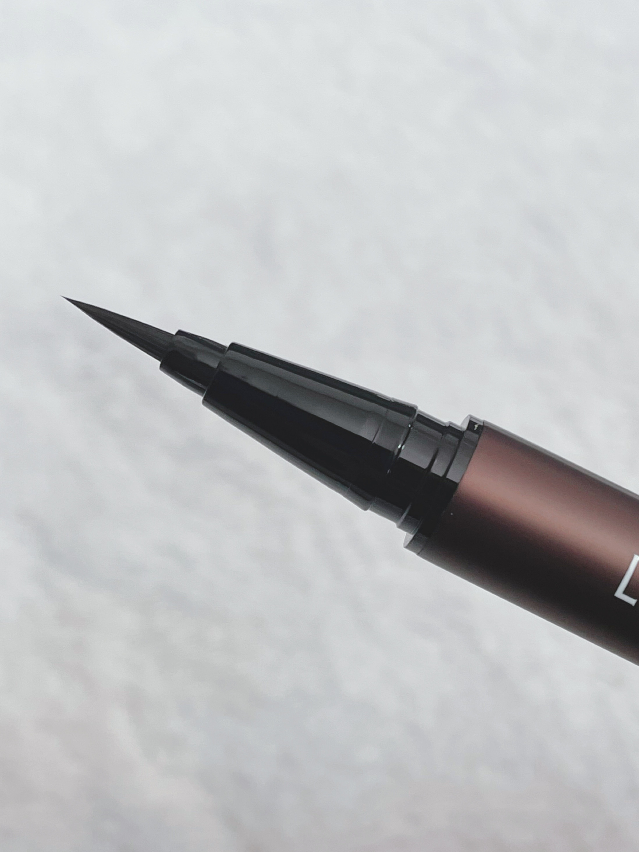 スキルレスライナー 02.ローストブラウン/LUMIURGLAS/リキッドアイライナーを使ったクチコミ（2枚目）