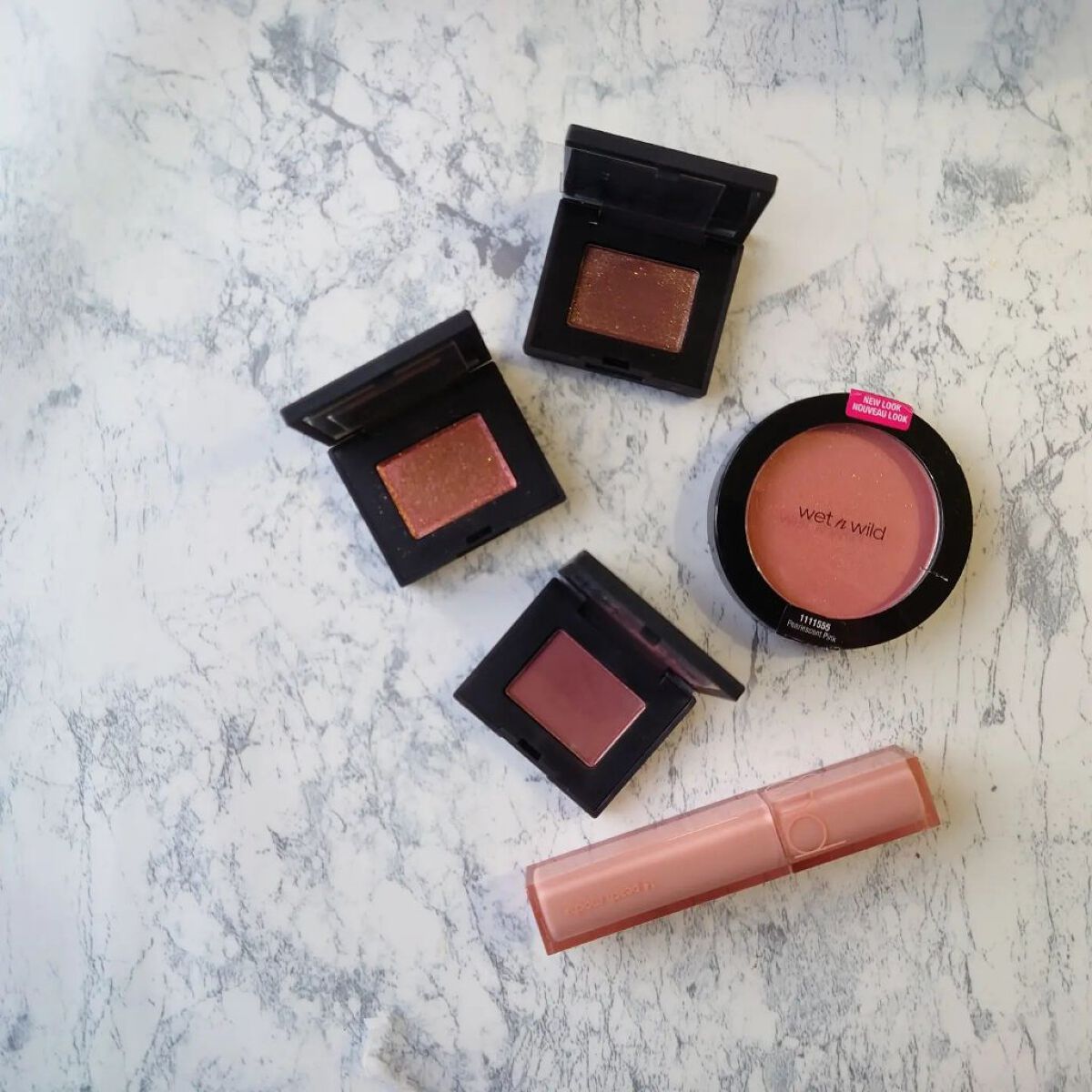 NARS 下地&ボビィブラウン　限定シャドウ NARS 下地&ボビィブラウン 限定シャドウ あなたはどっち派