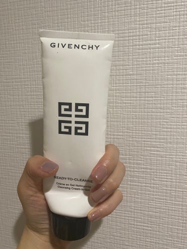 GIVENCHY レディ トゥ クレンズ クリーム イン ジェルのクチコミ「GIVENCHY
レディ トゥ クレンズ クリーム イン ジェル
5500円✨ 

オーロラパ.....」（1枚目）