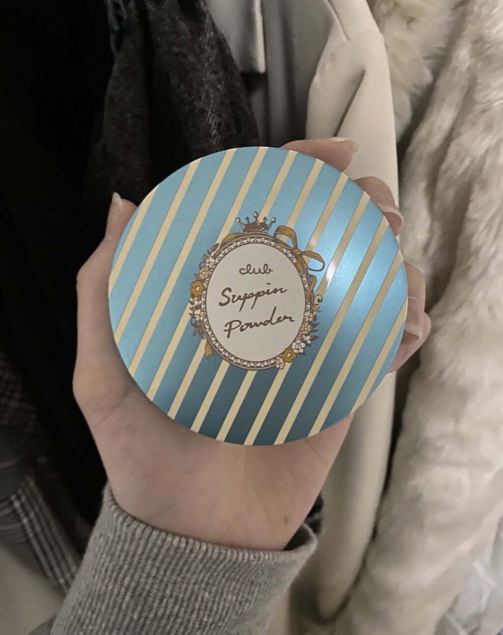 すっぴんパウダーは既に色んな種類持ってるけど、これは匂い等含め、これからの季節にぴったりだと感じました！！
サラッと涼しげなので、
お風呂上がりの火照った肌にも気持ちいいです🫶🏻✨

#すっぴんパウダー 
#サラサラ肌のHowto 
 