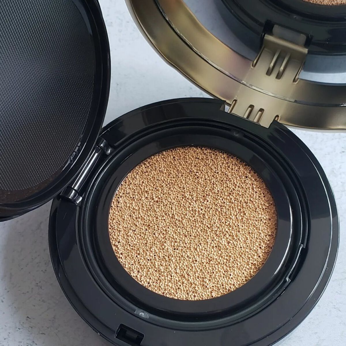 フローレス ルミエール ラディアンス パーフェクティング クッション/ローラ メルシエ/クッションファンデーションを使ったクチコミ(2枚目)