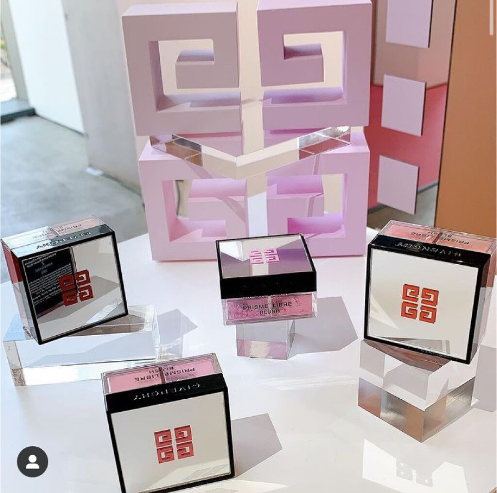 6月発売のGIVENCHYのプリズムリーブルブラッシュ
チークめっちゃ欲しい(>ω<〃)ﾎｽｨ~♡

絶対買う！チーク探してたら最ᵃⁿᵈ高（(*´◒`*)）
絶対ハズレないチークやろぉ〜待ち遠しい。゜(´∩ω∩｀)゜。



 #自分ウケメ