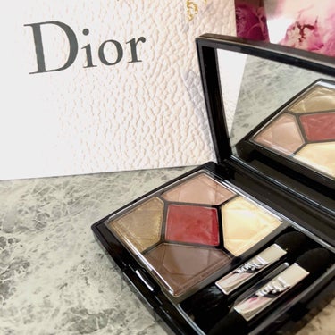 💎Dior💎

サンククルール
877(ショック)

¥8,360(税込)

7月よりリニューアル予定の
サンククルール！！
Diorのアイシャドウは
初めて購入するのですが
リニューアル後のカラーを
