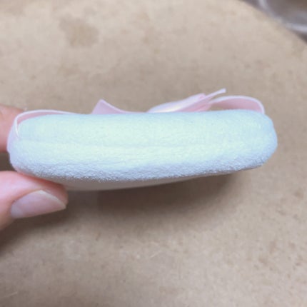 すっぴんパウダーC ホワイトフローラルブーケの香り/クラブ/プレストパウダーを使ったクチコミ(2枚目)