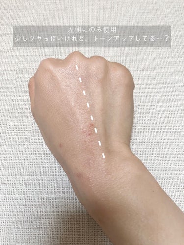 「ハクスリー / トーンアップクリーム ステイサンセーフ」
50ml 2,980円

SPF50,PA+++
しっかりとUV効果がついている化粧下地。
初めて知ったブランドなのですが、韓国コスメだそう。

商品名が「トーンアップクリーム」ですし、手に出すと真っ白なクリームだったので、これはかなり明るくなるのかな？と思いきや…
一瞬白く感じたもののそこまで明るくなりませんでした。
ちょっとトーンアップしたかな？程度。
時間が経つとベージュに変化するタイプのようです。

直後はツヤがあるけれど、すぐ落ち着いてサラサラ仕上がりに。
カバー力はほぼありませんが、塗ると少し肌が綺麗に見えます。

高UVカット特有の、パサパサ・キシキシ感があったので個人的にはちょっと微妙かなと感じました。
顔に使うとピリッとした刺激も…💦
（何故か敏感肌の夫は使えたようですが）

ローズのような匂いがついているのですが、
かなり人工的なのでそこもあまり良いと思えず。の画像 その1