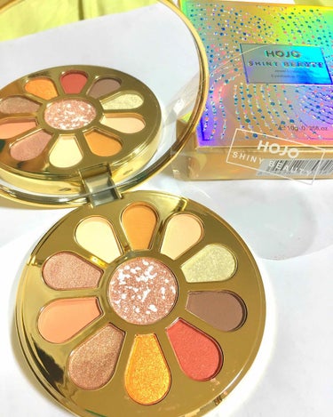 HOJOのSHINY BEAUTY アイシャドウ

完全なるパケ買い！
ですが見た目に騙されないように…⚠️

まず、すべてがキラキラでした。パッケージもアイシャドウ自体もキラキラキラキラ✨
可愛くて気