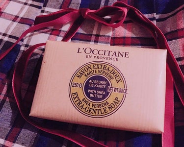 L'OCCITANE シアバターソープ ヴァーベナ

連日暑いですね。もう歩くだけで汗ベトベトになりますね。
こういう日は早くお家に帰ってお風呂に入って、身体洗って、スッキリしたいものです。

ここ数年