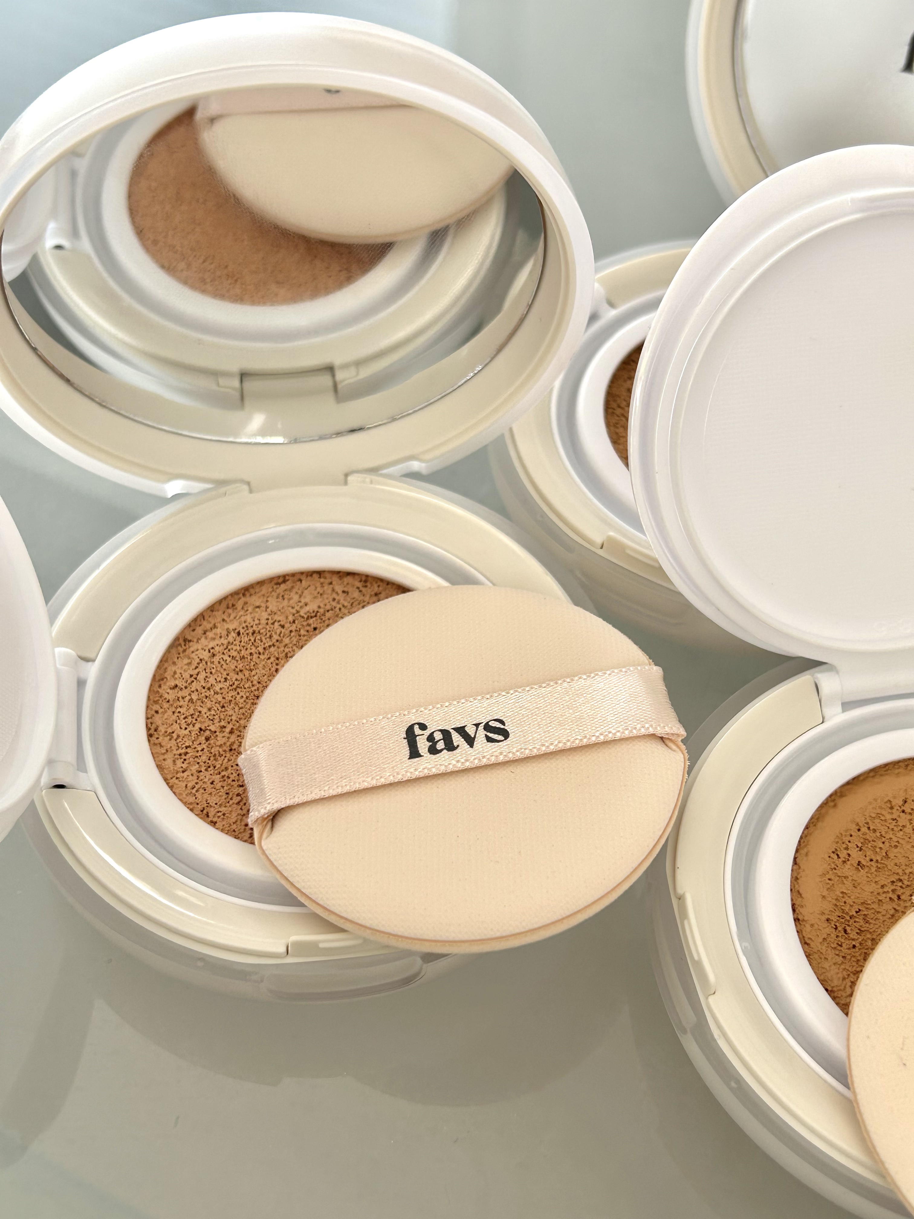 カーミンググロウアップクッションファンデーション タン/favs/リキッドファンデーションを使ったクチコミ（1枚目）