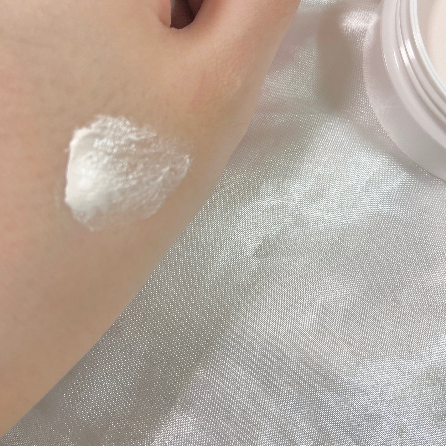 Maria on LIPS 「アンブレスヘルシーカバープライマー初めて使ったアイテムです!毛..」(2枚目)