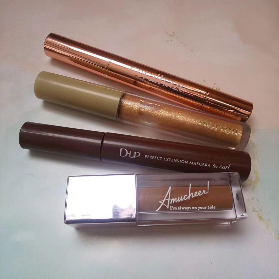 アミュチア セレクトタッチアイシャドウ P001 ナッティーラテ/クラブ/リキッドアイシャドウを使ったクチコミ（3枚目）