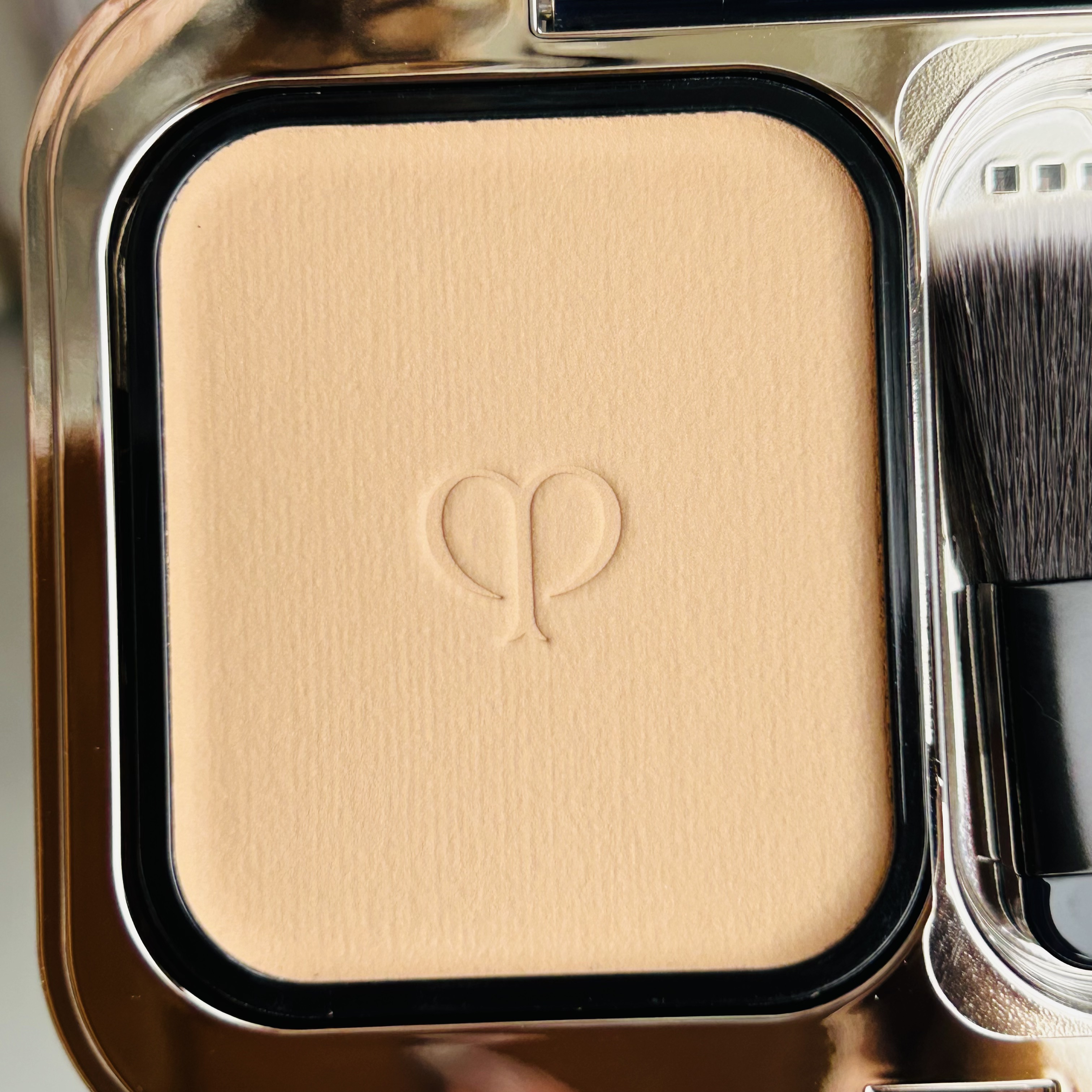 クレ・ド・ポー ボーテ  タンプードルエクラⅡ/クレ・ド・ポー ボーテ/パウダーファンデーションを使ったクチコミ（3枚目）