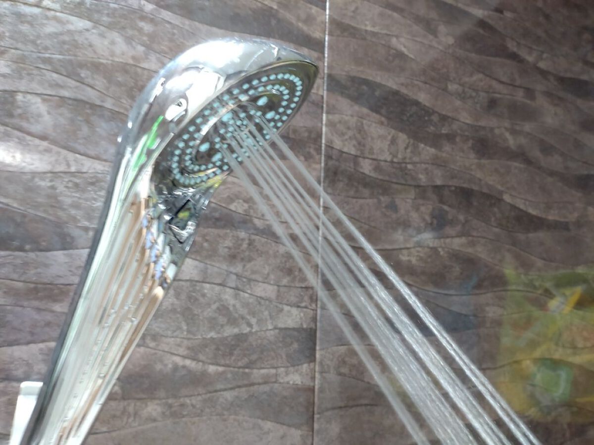 【美品】 ReFaファインバブルS シャワーヘッド 箱・付属品すべて有り リファ ファインバブルS｜ReFaの口コミ - 水色の箱にシルバーの