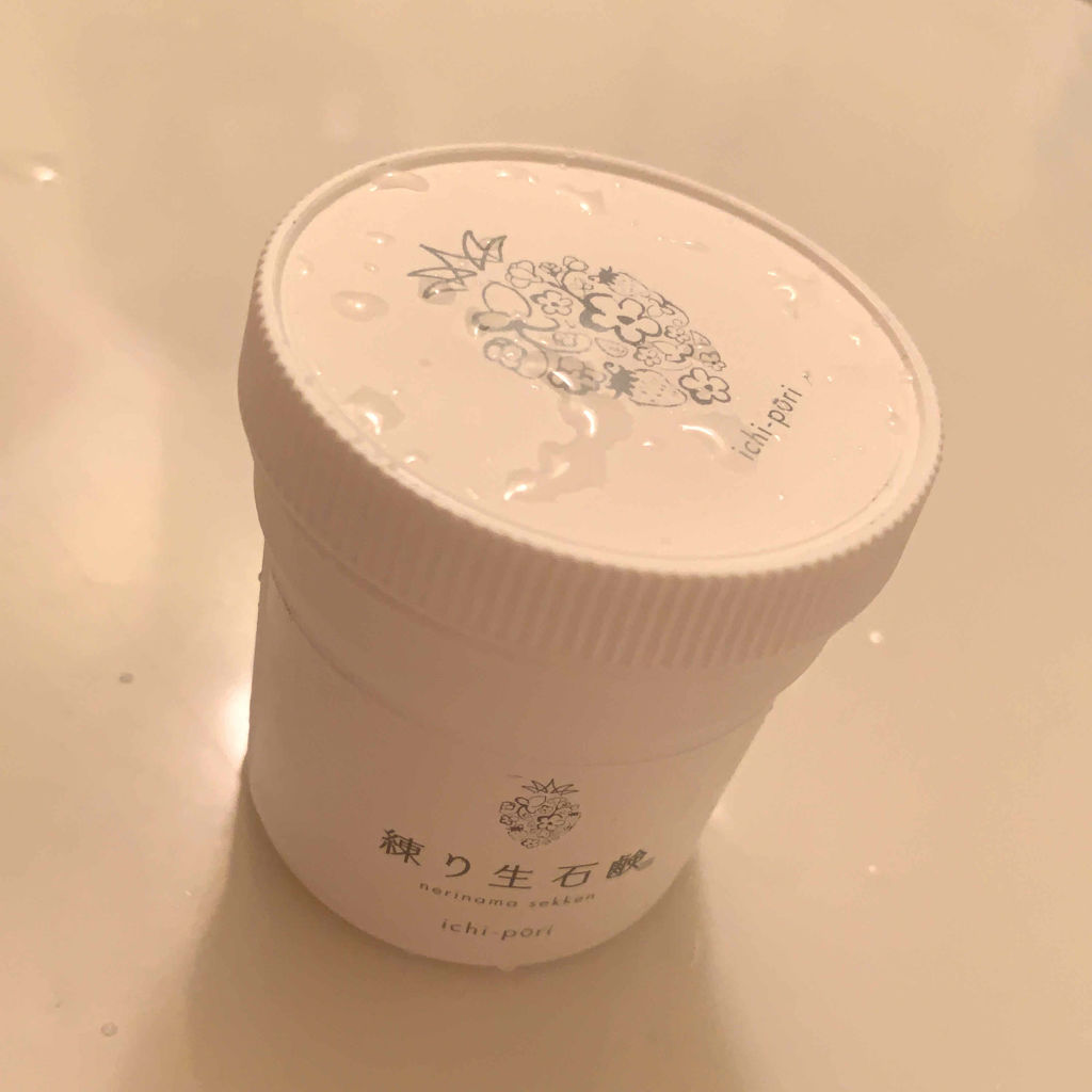 ichi-pori
練り生石鹸

｡*⑅୨୧┈┈┈┈┈┈┈┈┈୨୧⑅*｡

田中みな実使用スキンケア(らしい)

今までどんな洗顔料でも、
もこもこの泡作ってる最中に泡の一部が床に落ちたりしてたんだけど、(泡作るの下手)
これは1滴たりとも