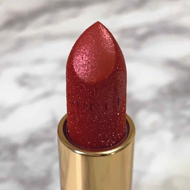 GUCCI  Rouge à Lèvres Lunaison Lipstickのクチコミ「GUCCIのクリスマス限定キラキラリップをゲットしたので、ご紹介します🥺


❤︎ GUCCI.....」（3枚目）