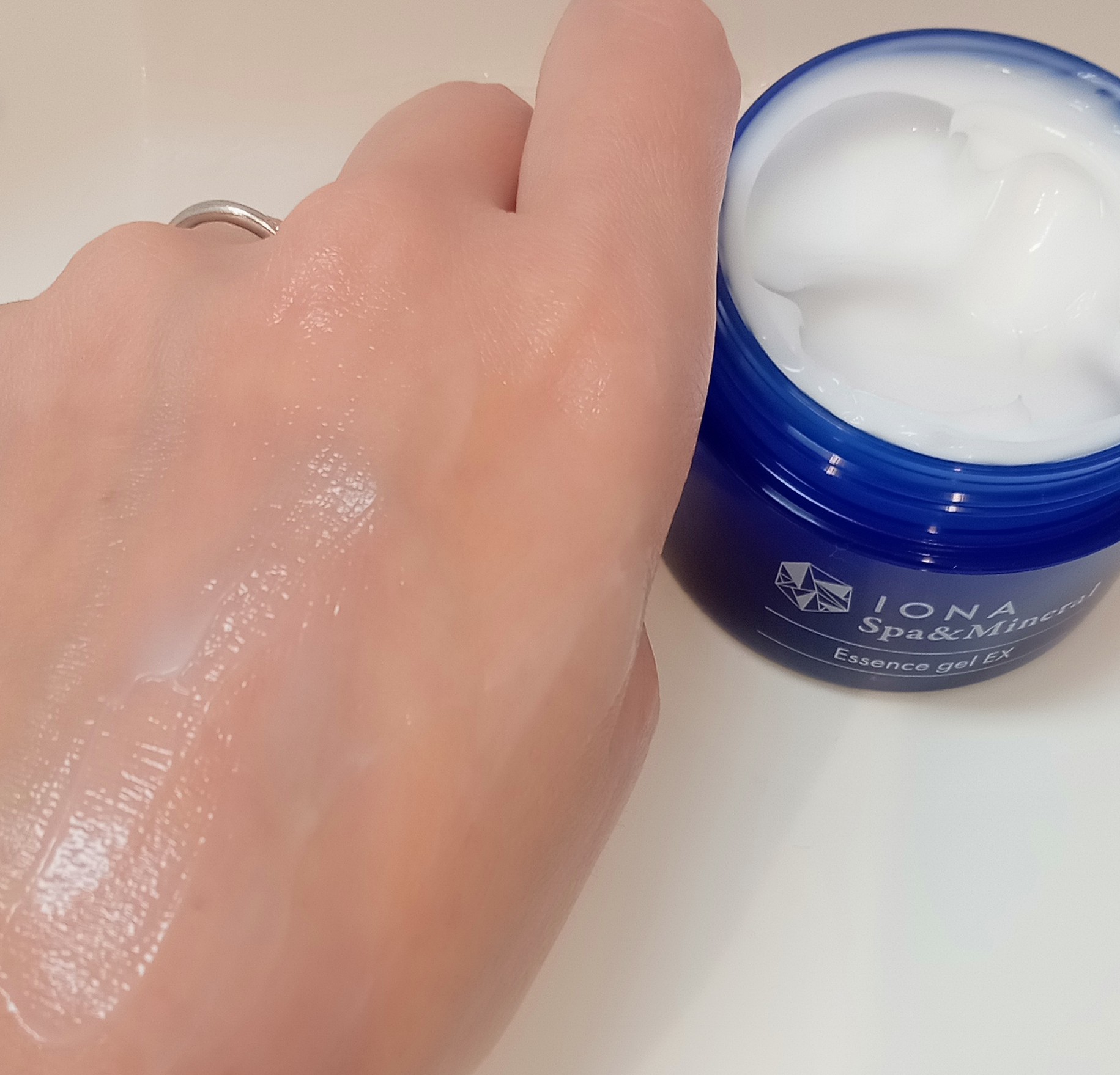エッセンス ジェル EX/イオナ スパ＆ミネラル/オールインワン化粧品を使ったクチコミ（3枚目）