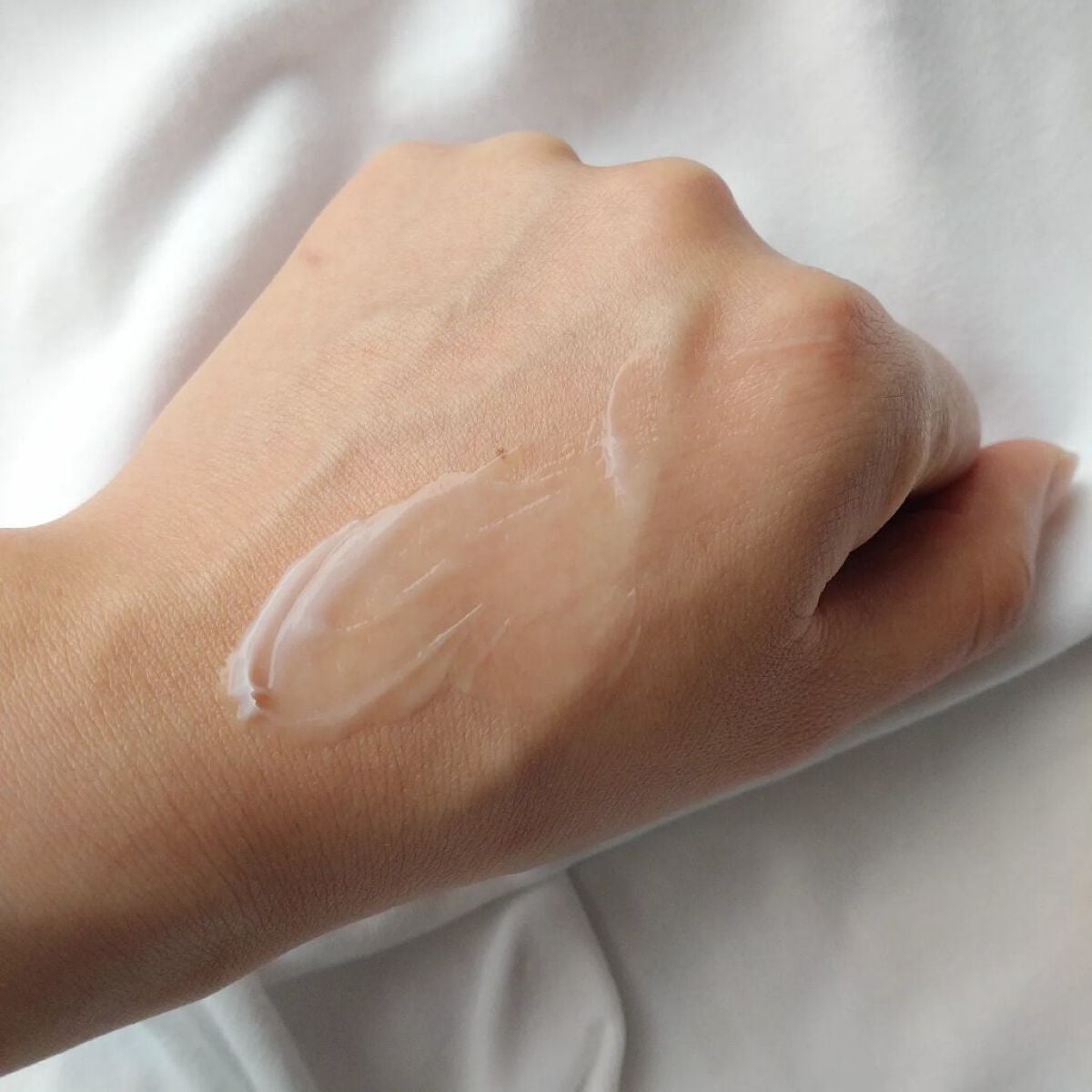 mae on LIPS 「こちらのハンドクリームめちゃくちゃおしゃれ!3つ並べると牛のデ..」(5枚目)