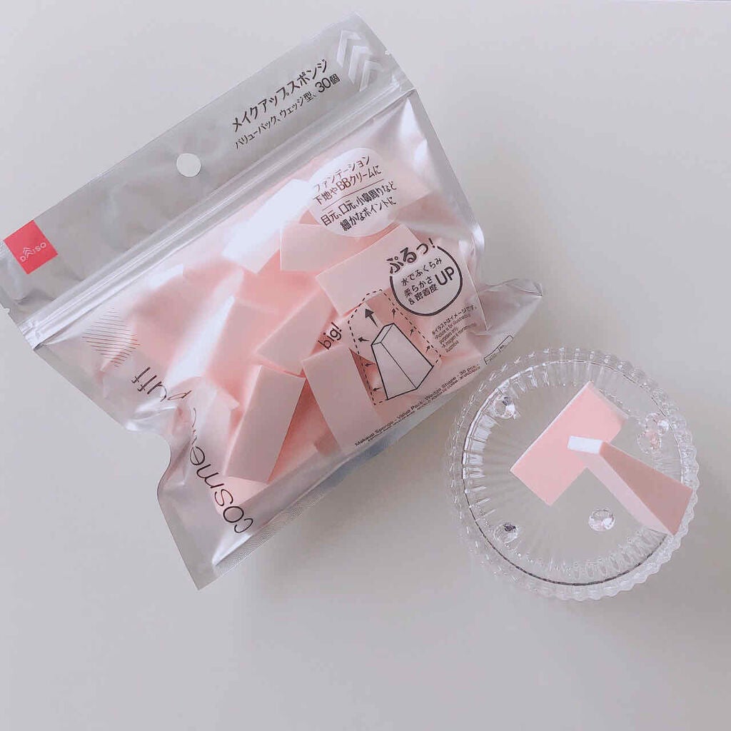 メイクアップスポンジ(バリューパック ウェッジ型 30個)/DAISO/パフ・スポンジを使ったクチコミ(1枚目)