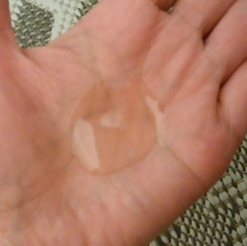 大島椿 オイルシャンプーのクチコミ「最初にお湯で頭皮を十分に洗い流して、シャンプーをつけます。

泡立ちはよくないほうですが脂が少.....」（2枚目）