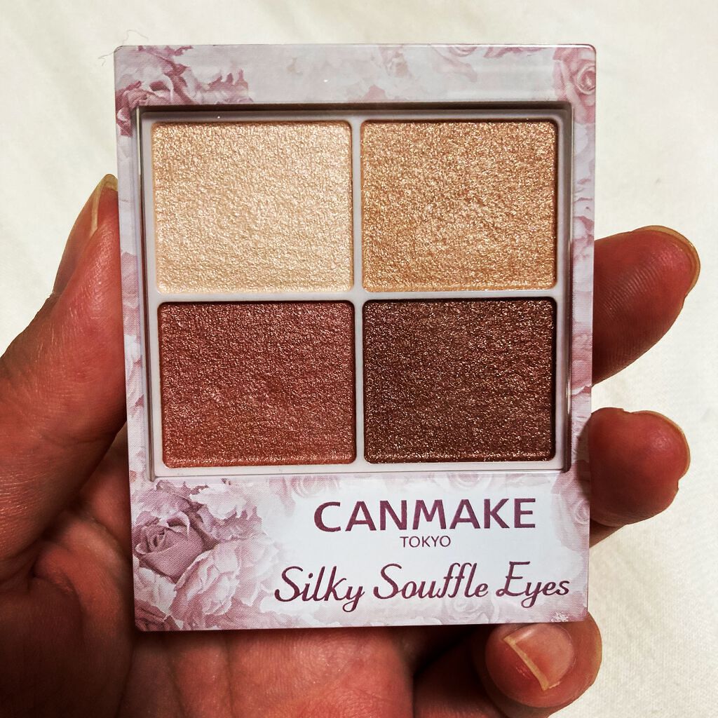 最近買って当たりだったやつ！
キャンメイクのシルキースフレアイズ02

実はアイシャドウ難民でアイシャドウ持ってなかったから、やっとまぶた塗れるようになった🤣

左下のピンクがめっちゃ可愛くて秋っぽさもあって、コレを目尻と黒目上に乗せるの