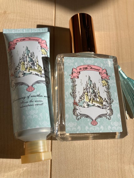 まいちゃん号 on LIPS 「ディズニーストアのお土産❤️ハンドクリームとヘアオイルどちらも..」(1枚目)
