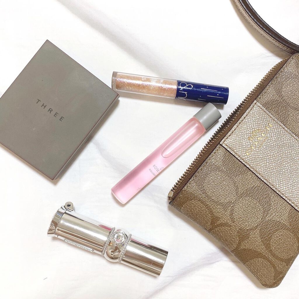 ポーチの中身💓
*
前は大量に持ち歩いてたけど、
結局そんなにメイク直ししないなぁってなって、
今は厳選してます🙆‍♀️
*
COUCHのポーチはプレゼントでもらった物✨✨
サイズがちょうど良い💓
参考にしてみてね🌈✨
*
★THR