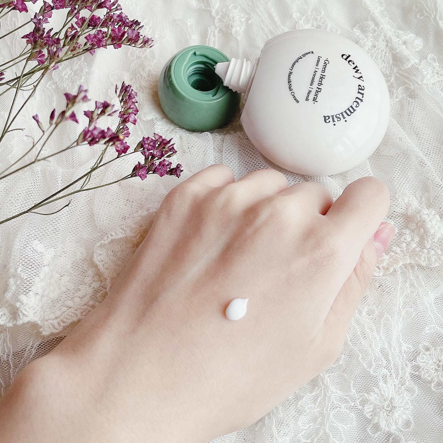 パフューマリー ハンド＆ネイルクリーム デューイアルテミシア 50ml/カミール/ハンドクリームを使ったクチコミ（3枚目）