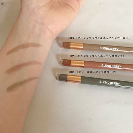 BLEND BERRY ニュアンスオン 3Dアイブロウ のクチコミ「@blendberry_beauty
BLEND BERRY
\リキッド×パウダーで立体感.....」(2枚目)