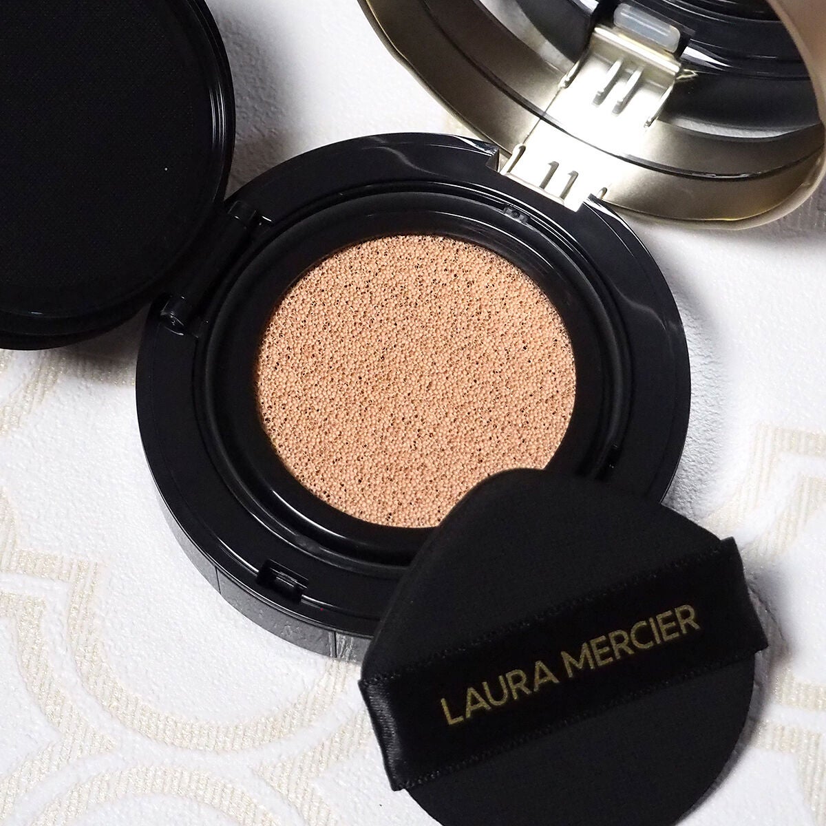 フローレス ルミエール ラディアンス パーフェクティング クッション/ローラ メルシエ/クッションファンデーションを使ったクチコミ(2枚目)