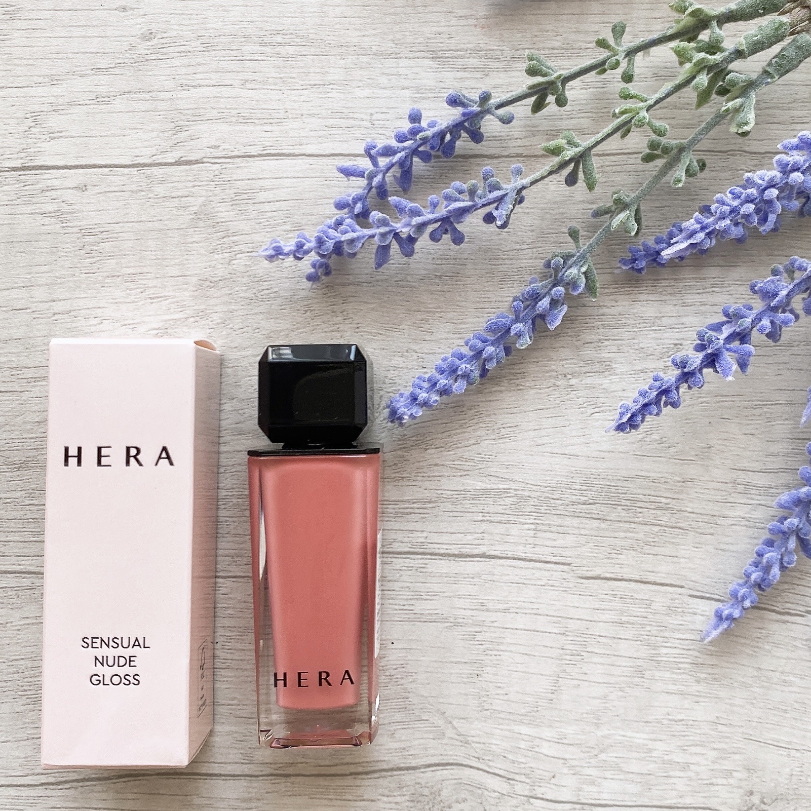 センシュアルスパイシーヌードグロス 422 Lingerie/HERA/リップグロスを使ったクチコミ（2枚目）